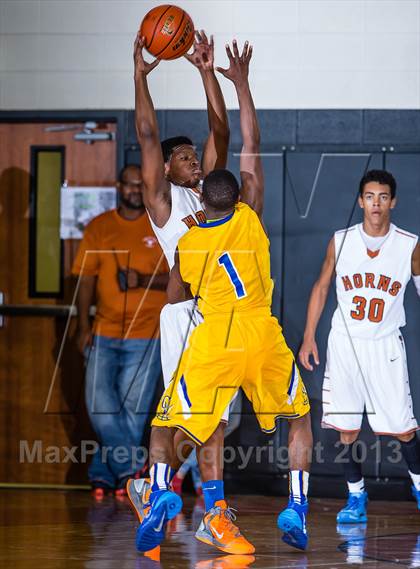 Thumbnail 2 in Dobie vs. Channelview (McDonald's Texas Invitational) photogallery.