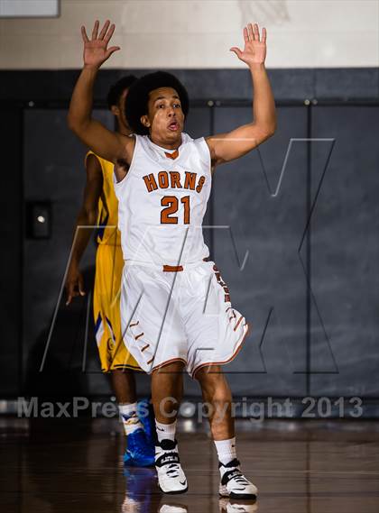 Thumbnail 3 in Dobie vs. Channelview (McDonald's Texas Invitational) photogallery.