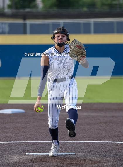 Thumbnail 1 in Melissa vs Wakeland (UIL 5A Softball Regional Semi-Final) photogallery.