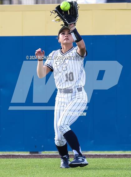 Thumbnail 1 in Melissa vs Wakeland (UIL 5A Softball Regional Semi-Final) photogallery.