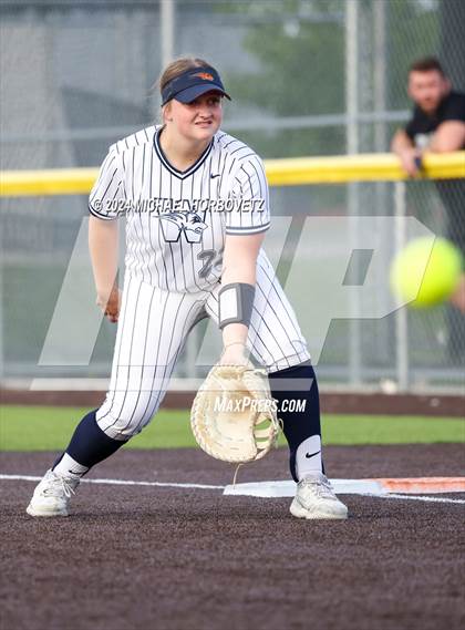Thumbnail 1 in Melissa vs Wakeland (UIL 5A Softball Regional Semi-Final) photogallery.