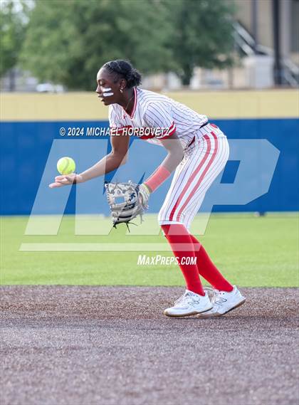 Thumbnail 1 in Melissa vs Wakeland (UIL 5A Softball Regional Semi-Final) photogallery.