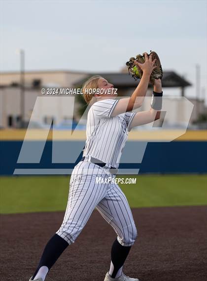 Thumbnail 1 in Melissa vs Wakeland (UIL 5A Softball Regional Semi-Final) photogallery.