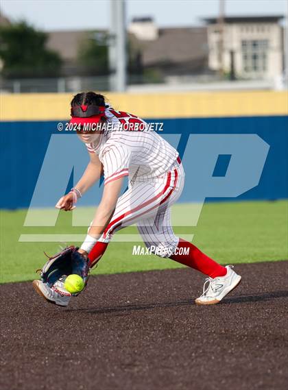 Thumbnail 1 in Melissa vs Wakeland (UIL 5A Softball Regional Semi-Final) photogallery.