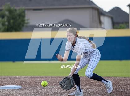 Thumbnail 1 in Melissa vs Wakeland (UIL 5A Softball Regional Semi-Final) photogallery.