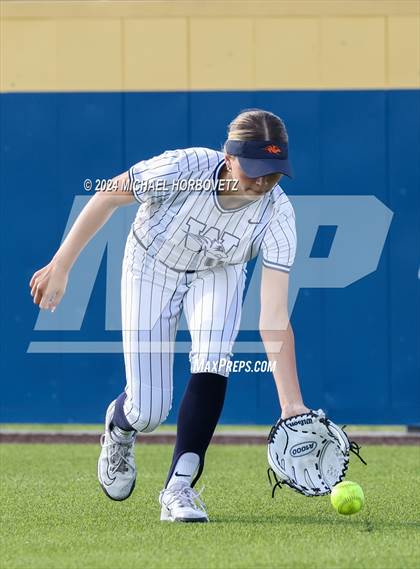 Thumbnail 1 in Melissa vs Wakeland (UIL 5A Softball Regional Semi-Final) photogallery.