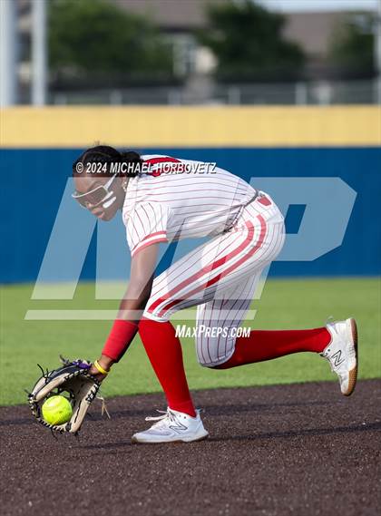 Thumbnail 3 in Melissa vs Wakeland (UIL 5A Softball Regional Semi-Final) photogallery.