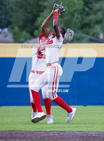 Thumbnail 3 in Melissa vs Wakeland (UIL 5A Softball Regional Semi-Final) photogallery.