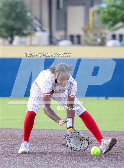 Thumbnail 2 in Melissa vs Wakeland (UIL 5A Softball Regional Semi-Final) photogallery.