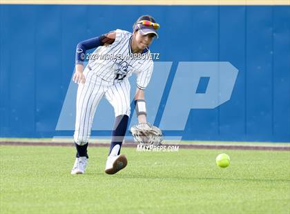Thumbnail 3 in Melissa vs Wakeland (UIL 5A Softball Regional Semi-Final) photogallery.