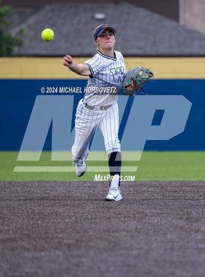 Thumbnail 1 in Melissa vs Wakeland (UIL 5A Softball Regional Semi-Final) photogallery.