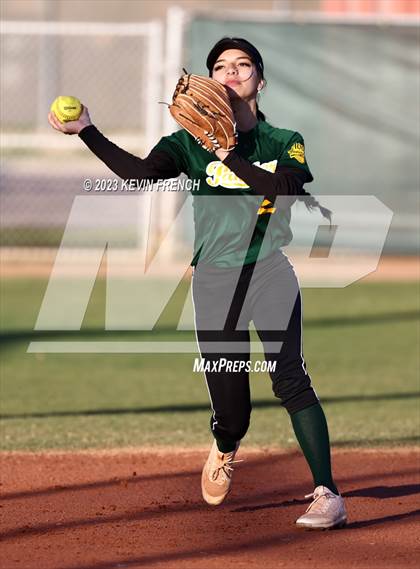 Thumbnail 3 in Peoria vs Estrella Foothills (Owls Kickoff Classic Tournament) photogallery.
