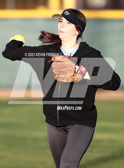 Thumbnail 3 in Peoria vs Estrella Foothills (Owls Kickoff Classic Tournament) photogallery.