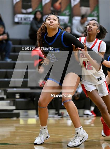 Thumbnail 1 in Caruthers vs. Lincoln (St. Mary's MLK Classic) photogallery.