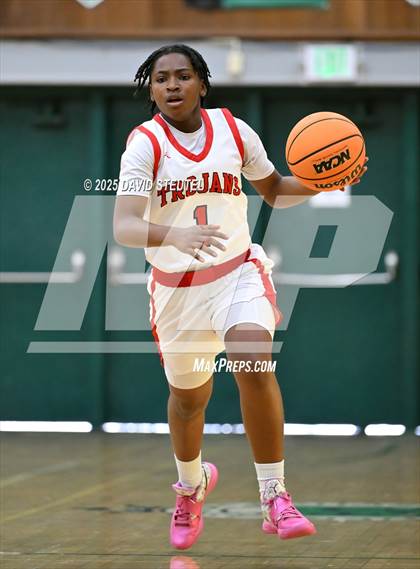 Thumbnail 1 in Caruthers vs. Lincoln (St. Mary's MLK Classic) photogallery.