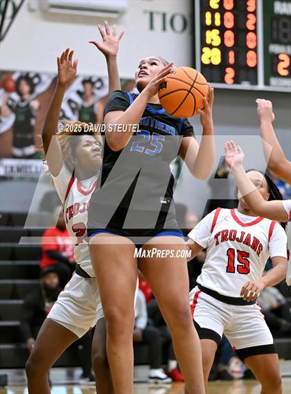 Thumbnail 3 in Caruthers vs. Lincoln (St. Mary's MLK Classic) photogallery.