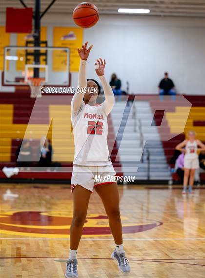 Thumbnail 3 in Woodgrove vs. Patriot (Cougar Holiday Classic) photogallery.
