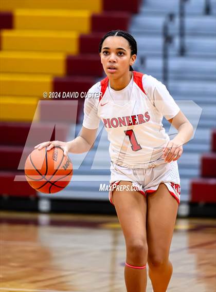 Thumbnail 3 in Woodgrove vs. Patriot (Cougar Holiday Classic) photogallery.