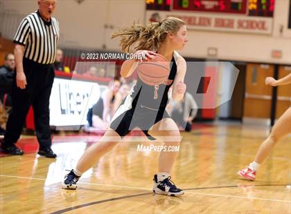 Thumbnail 2 in Resurrection @ Mundelein photogallery.