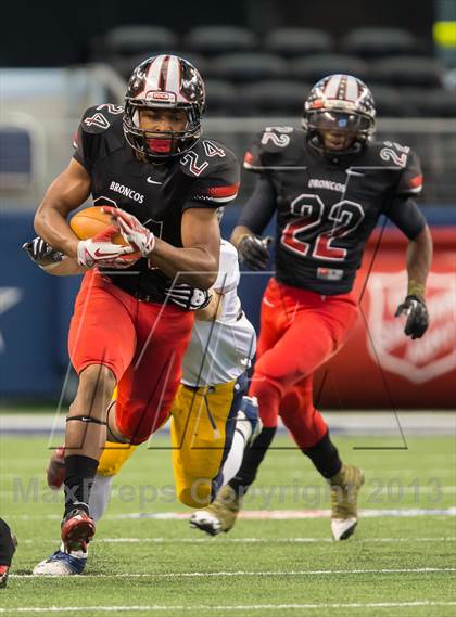 Thumbnail 3 in Highland Park vs. Mansfield Legacy (UIL 4A D1 Regional Playoff) photogallery.