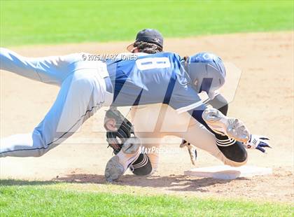 Thumbnail 2 in Erie vs. West Albany (Coach Bob Invitational) photogallery.