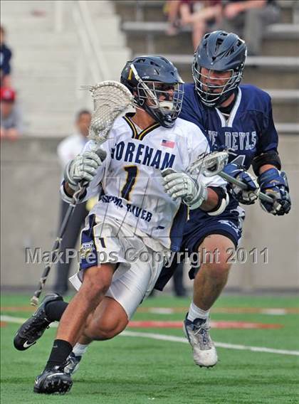 Thumbnail 3 in Huntington vs. Shoreham-Wading River (Section 11 Class B Final) photogallery.