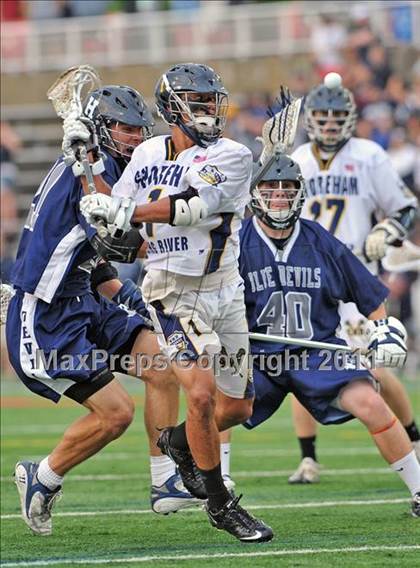 Thumbnail 1 in Huntington vs. Shoreham-Wading River (Section 11 Class B Final) photogallery.