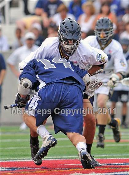 Thumbnail 1 in Huntington vs. Shoreham-Wading River (Section 11 Class B Final) photogallery.