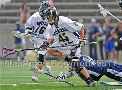 Thumbnail 2 in Huntington vs. Shoreham-Wading River (Section 11 Class B Final) photogallery.