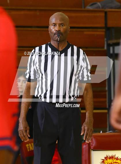 Thumbnail 1 in Leuzinger vs. Executive Prep Academy (Katani Classic) photogallery.