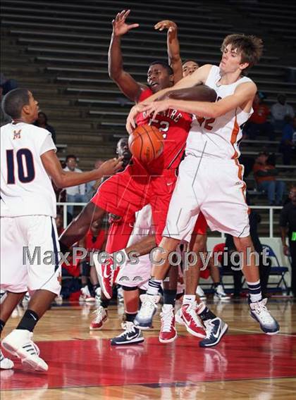 Thumbnail 3 in Madison [James] vs Bellaire (McDonald's Texas Invitational) photogallery.