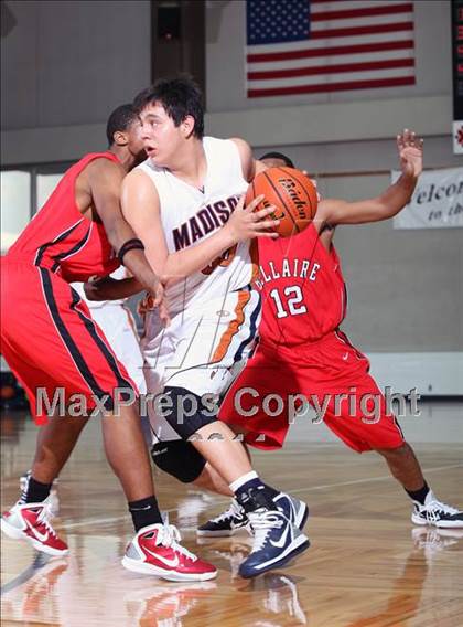 Thumbnail 3 in Madison [James] vs Bellaire (McDonald's Texas Invitational) photogallery.