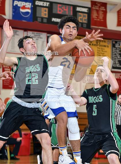 Thumbnail 2 in Biggs vs. Maxwell (Love of the Game) photogallery.
