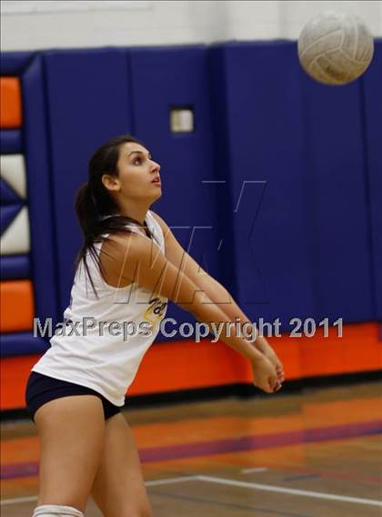 Thumbnail 3 in Westlake vs. Notre Dame photogallery.