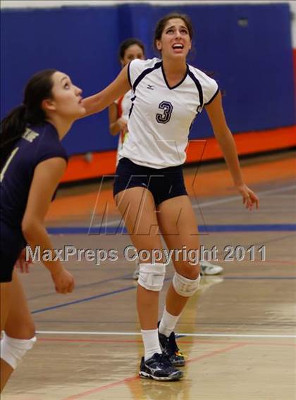 Thumbnail 1 in Westlake vs. Notre Dame photogallery.