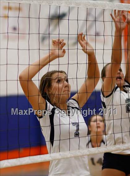 Thumbnail 3 in Westlake vs. Notre Dame photogallery.