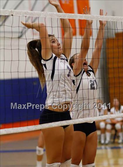 Thumbnail 2 in Westlake vs. Notre Dame photogallery.
