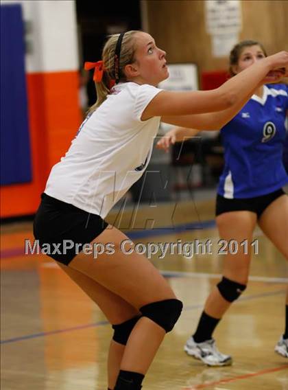 Thumbnail 2 in Westlake vs. Notre Dame photogallery.