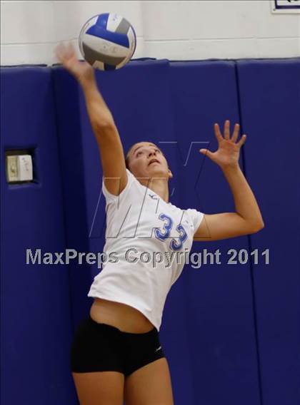 Thumbnail 2 in Westlake vs. Notre Dame photogallery.