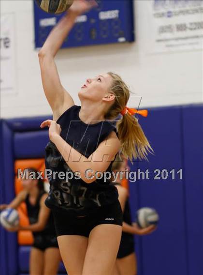 Thumbnail 2 in Westlake vs. Notre Dame photogallery.