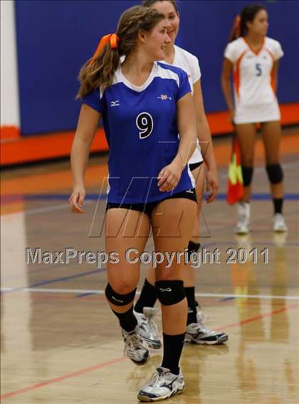 Thumbnail 3 in Westlake vs. Notre Dame photogallery.