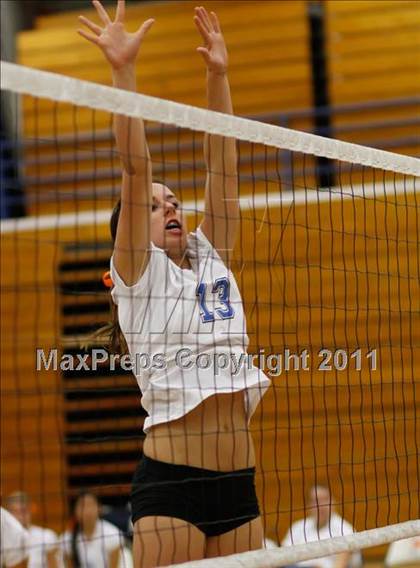 Thumbnail 1 in Westlake vs. Notre Dame photogallery.