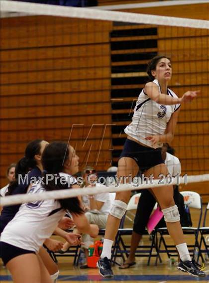 Thumbnail 2 in Westlake vs. Notre Dame photogallery.