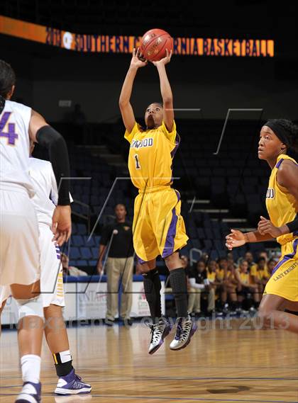 Thumbnail 2 in Ridgeview vs. Lynwood (CIF SoCal Regional D2 Final) photogallery.