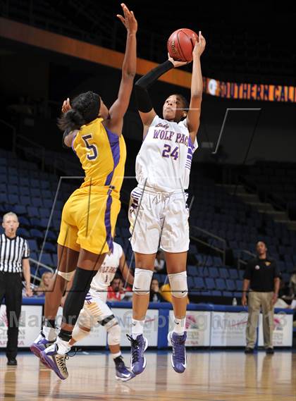 Thumbnail 2 in Ridgeview vs. Lynwood (CIF SoCal Regional D2 Final) photogallery.