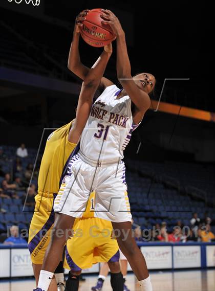 Thumbnail 3 in Ridgeview vs. Lynwood (CIF SoCal Regional D2 Final) photogallery.