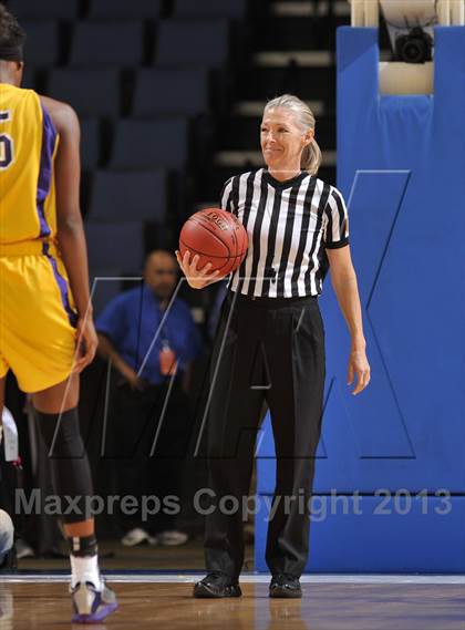 Thumbnail 3 in Ridgeview vs. Lynwood (CIF SoCal Regional D2 Final) photogallery.