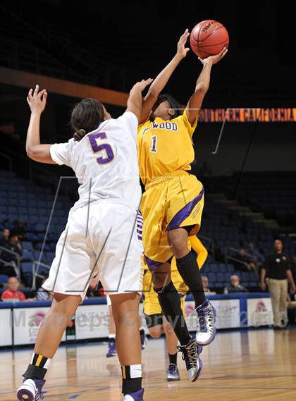 Thumbnail 2 in Ridgeview vs. Lynwood (CIF SoCal Regional D2 Final) photogallery.