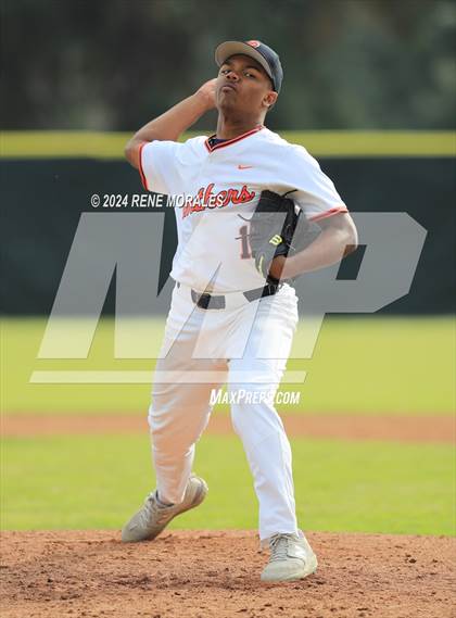 Thumbnail 3 in Maryknoll vs Polytechnic photogallery.