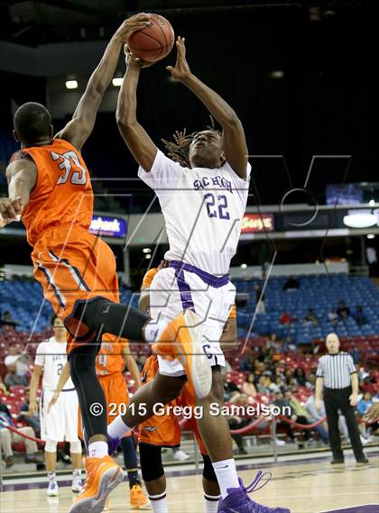 Thumbnail 3 in Sacramento vs Cosumnes Oaks (CIF SJS D2 Semifinal) photogallery.